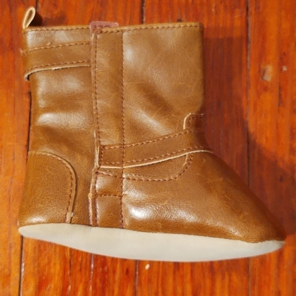Old Navy Tall Tan Boots Sz 6-12 Months